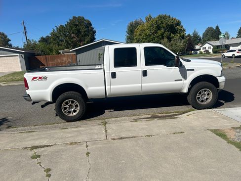 Used 2005 Ford F250 Lariat AWD/4WD image 2