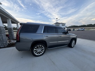 Used 2019 Cadillac Escalade Luxury RWD image 2
