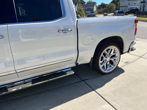 Used 2022 Chevrolet Silverado 1500 High Country w/ High Country Premium Package image 2