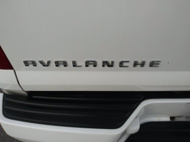 Used 2011 Chevrolet Avalanche LT w/ Luxury Package AWD/4WD image 12