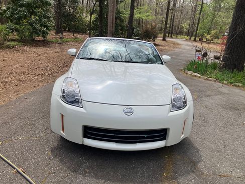 Used 2007 Nissan 350Z Touring RWD image 2