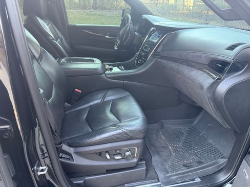 Used 2015 Cadillac Escalade ESV Platinum image 19