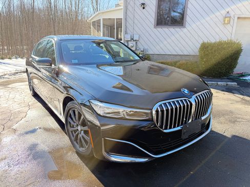 Used 2022 BMW 740i xDrive w/ Premium Package image 1