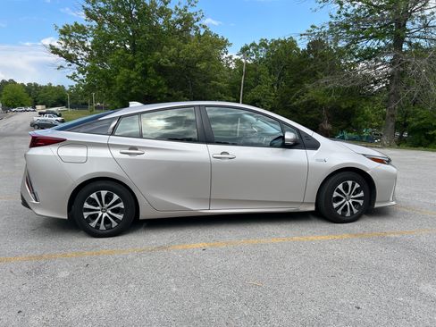 Used 2022 Toyota Prius Prime XLE FWD image 8