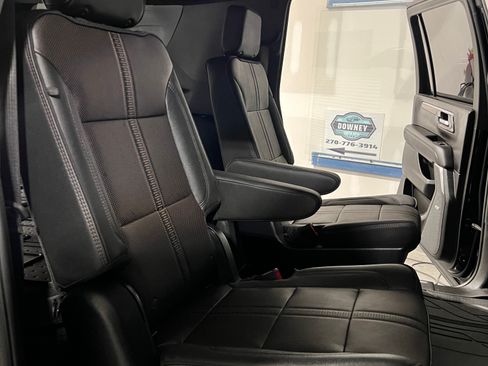 Used 2025 Chevrolet Suburban High Country AWD/4WD image 19
