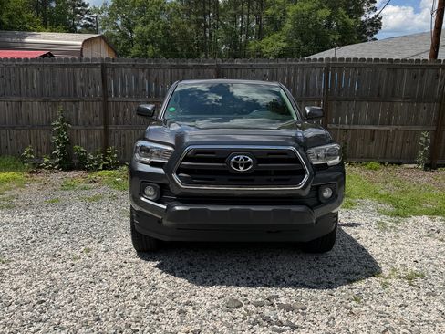 Used 2017 Toyota Tacoma 2WD Access Cab image 5