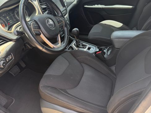 Used 2015 Jeep Cherokee Latitude FWD image 10