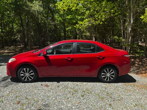 Used 2015 Toyota Corolla LE image 1
