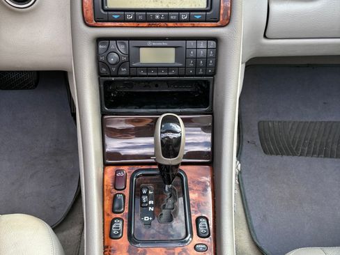 Used 2003 Mercedes-Benz CLK 320 Cabriolet image 9