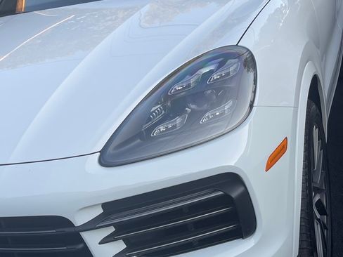 Used 2023 Porsche Cayenne Platinum Edition image 14