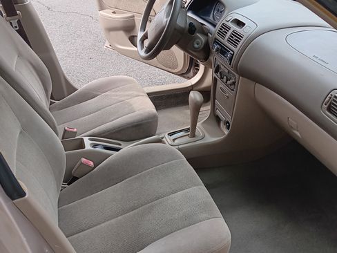 Used 2001 Toyota Corolla CE image 6