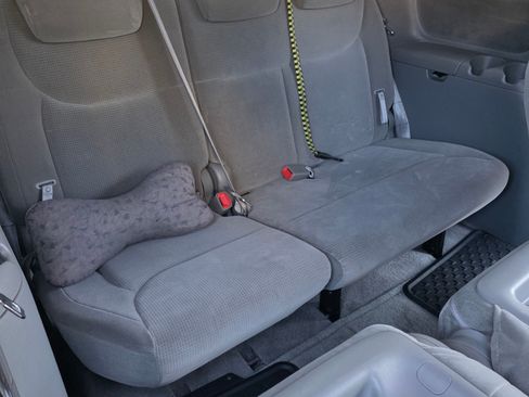 Used 2005 Toyota Sienna LE image 8