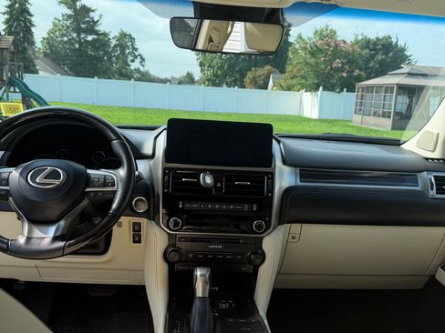 Used 2022 Lexus GX 460 Premium w/ Premium Package AWD/4WD image 10