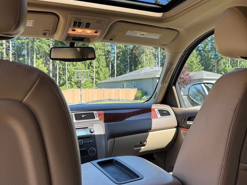 Used 2010 GMC Yukon XL SLT w/ SLT-2 Equipment Package AWD/4WD image 13