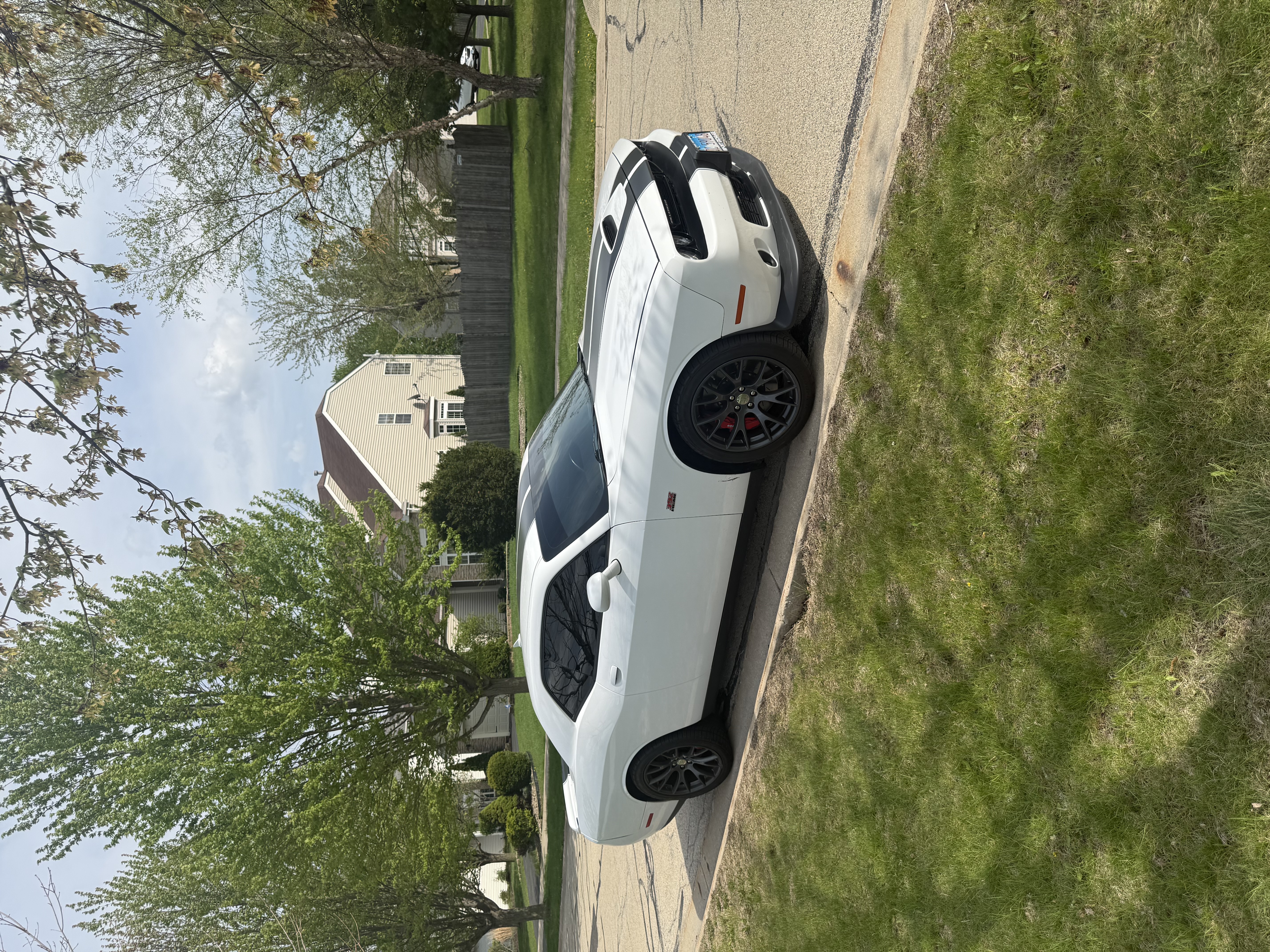 Used 2015 Dodge Challenger SRT w/ Technology Group RWD image 3