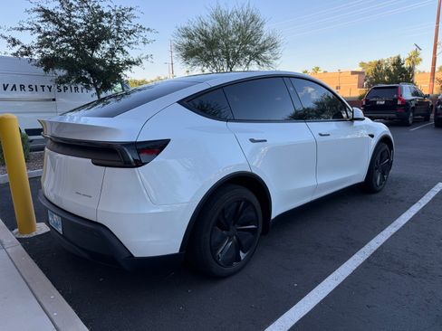 Used 2026 Tesla Model Y AWD image 5