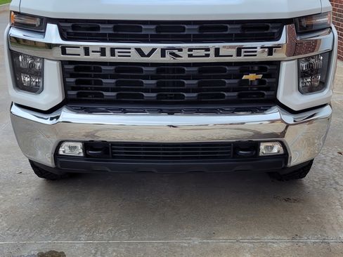 Used 2021 Chevrolet Silverado 2500 LT w/ Convenience Package image 4