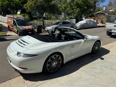 Used 2015 Porsche 911 Cabriolet image 9