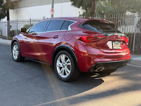 Used 2018 INFINITI QX30 image 10