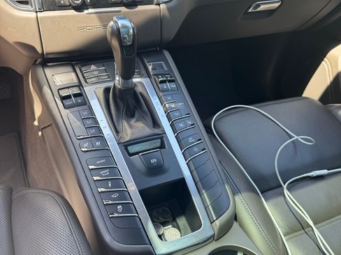 Used 2016 Porsche Macan S image 22