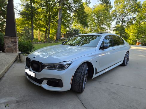 Used 2019 BMW 750i w/ Executive Package image 22
