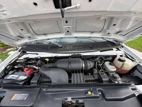 Used 2018 Ford E-350 and Econoline 350 Super Duty image 11