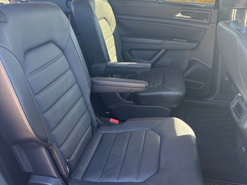 Used 2019 Volkswagen Atlas SEL Premium image 2