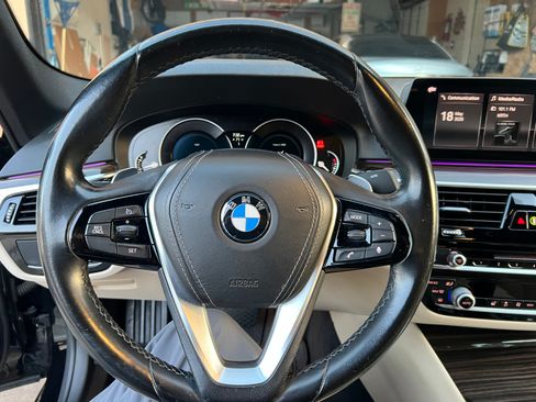 Used 2019 BMW 530i w/ Convenience Package RWD image 21
