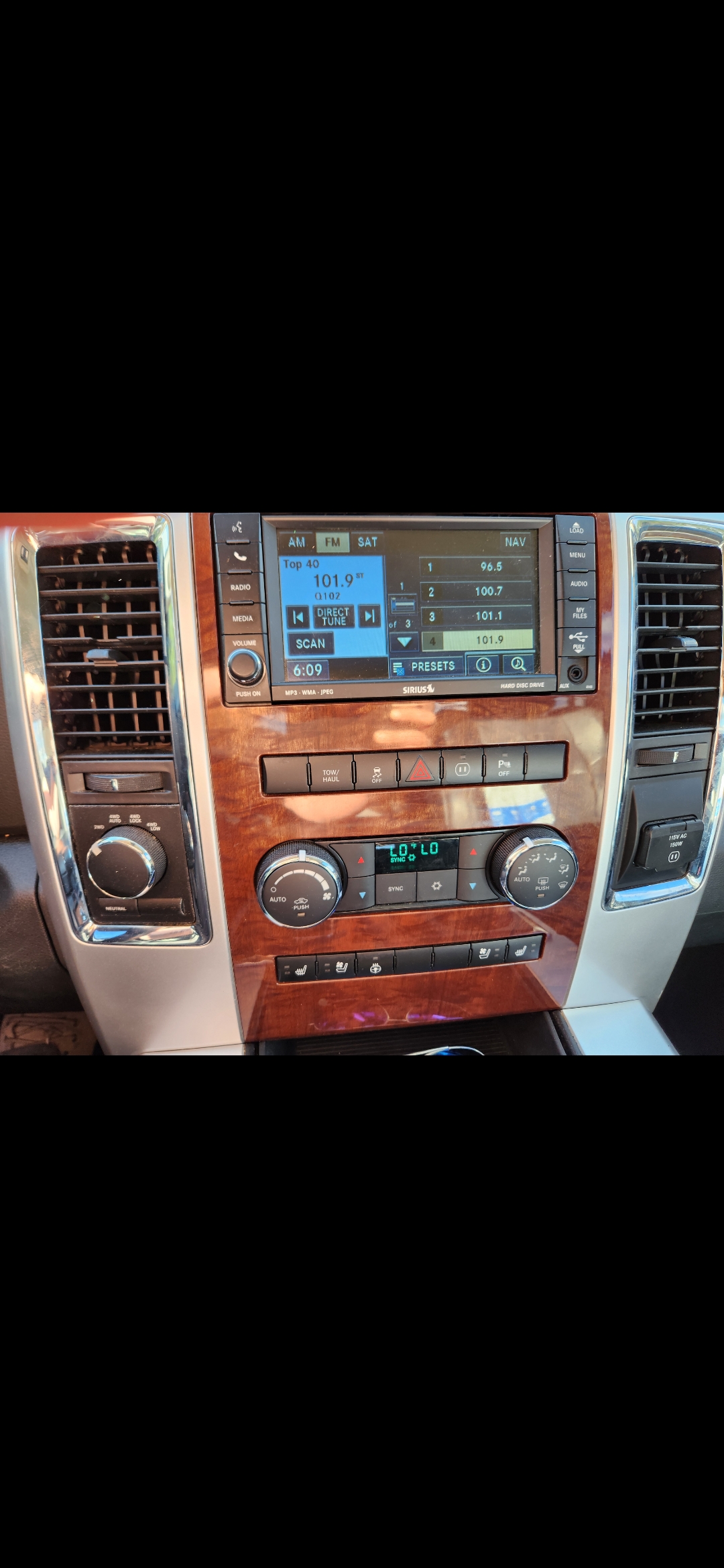 Used 2011 RAM 1500 Laramie AWD/4WD image 10