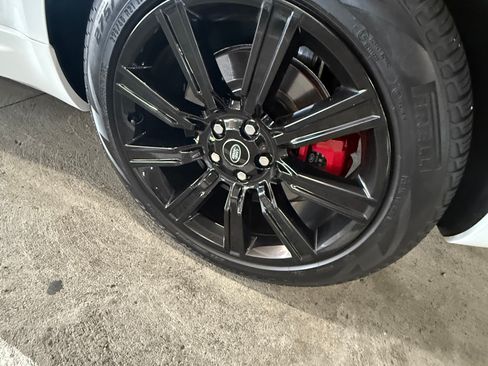 Used 2022 Land Rover Range Rover Sport HST image 11