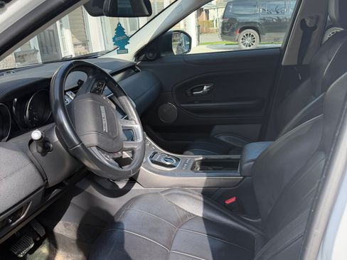 Used 2019 Land Rover Range Rover Evoque image 6