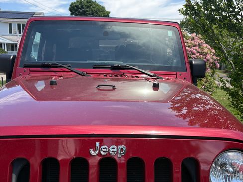 Used 2011 Jeep Wrangler Sahara AWD/4WD image 14