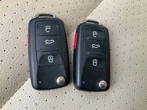 Used 2016 Volkswagen Tiguan SE AWD/4WD image 19