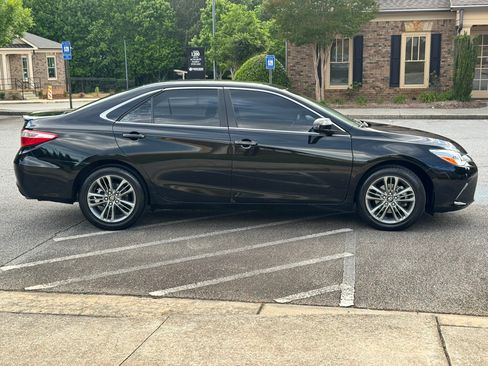 Used 2017 Toyota Camry SE FWD image 8