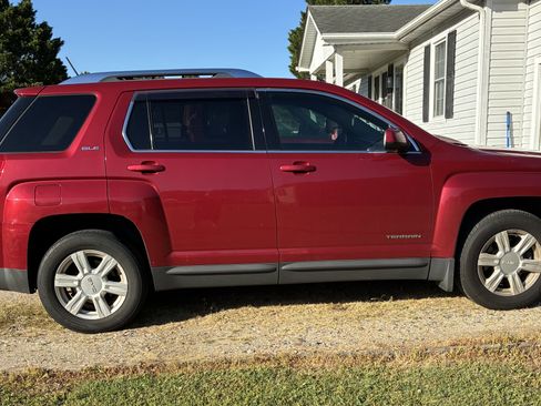 Used 2014 GMC Terrain SLE image 2