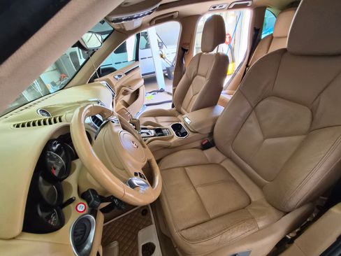 Used 2012 Porsche Cayenne S image 11