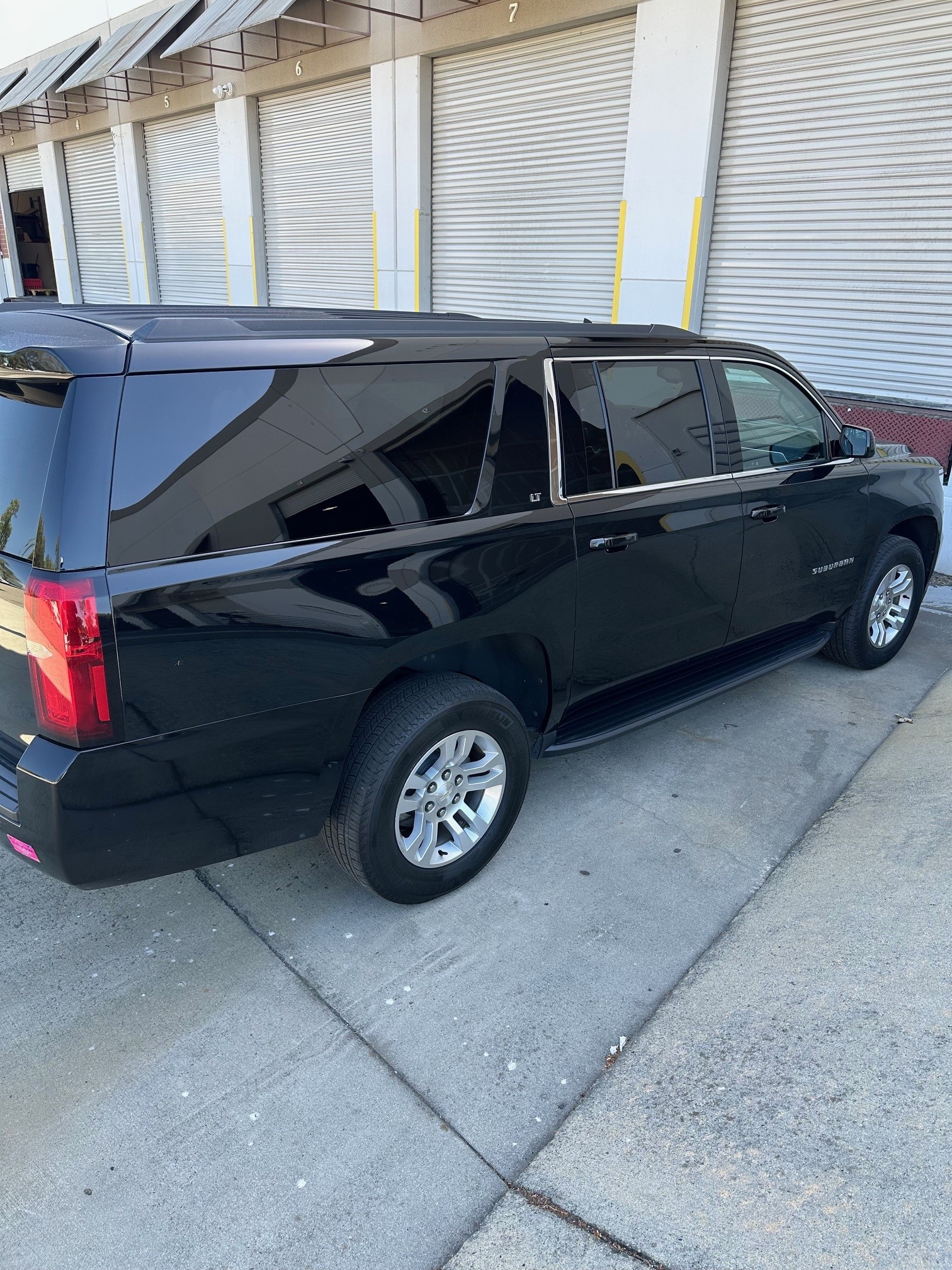 Used 2019 Chevrolet Suburban LT RWD image 4