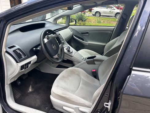 Used 2013 Toyota Prius Two FWD image 11