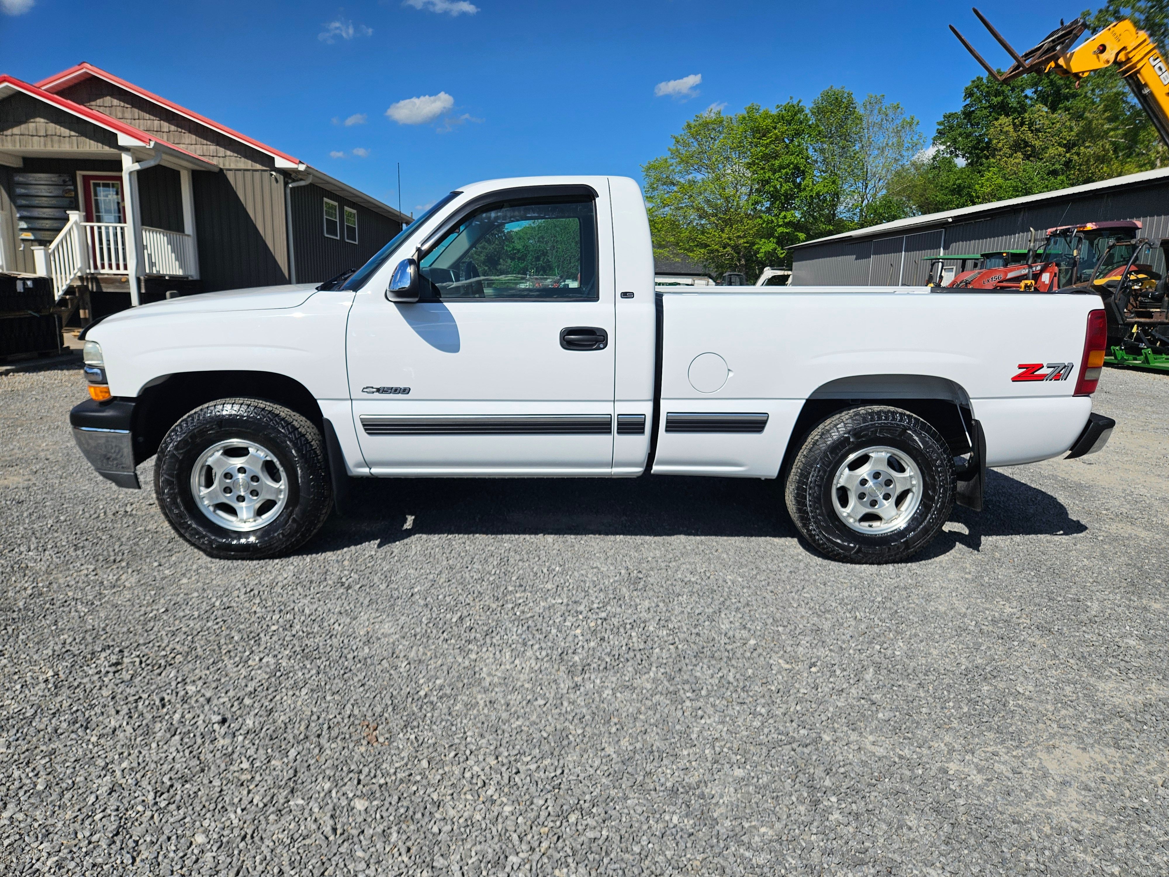 Used 1999 Chevrolet Silverado 1500 LS w/ Off-Road Chassis Pkg AWD/4WD image 2