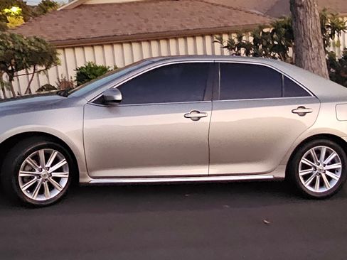 Used 2013 Toyota Camry XLE w/ Leather Pkg image 4