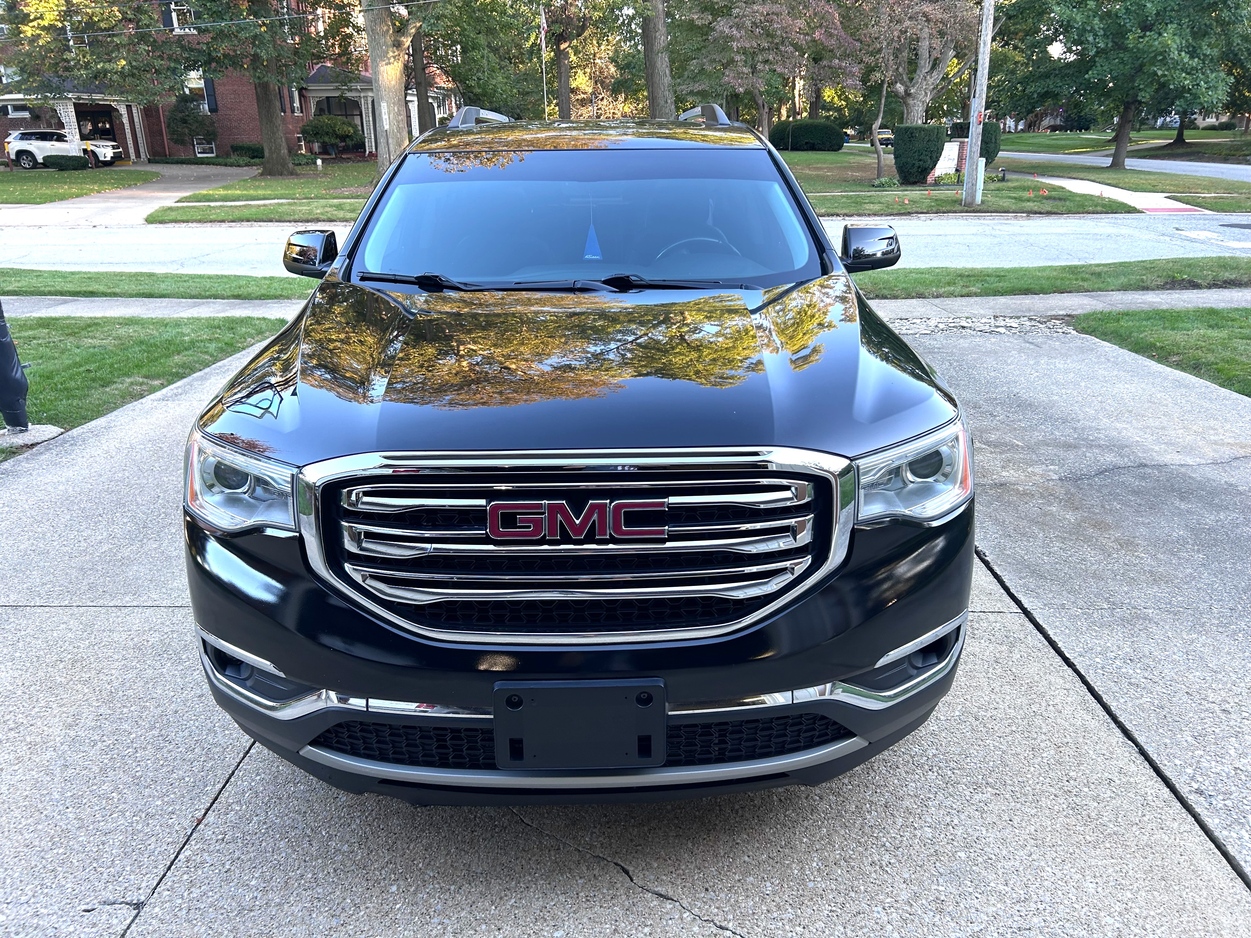 Used 2018 GMC Acadia SLT FWD image 1