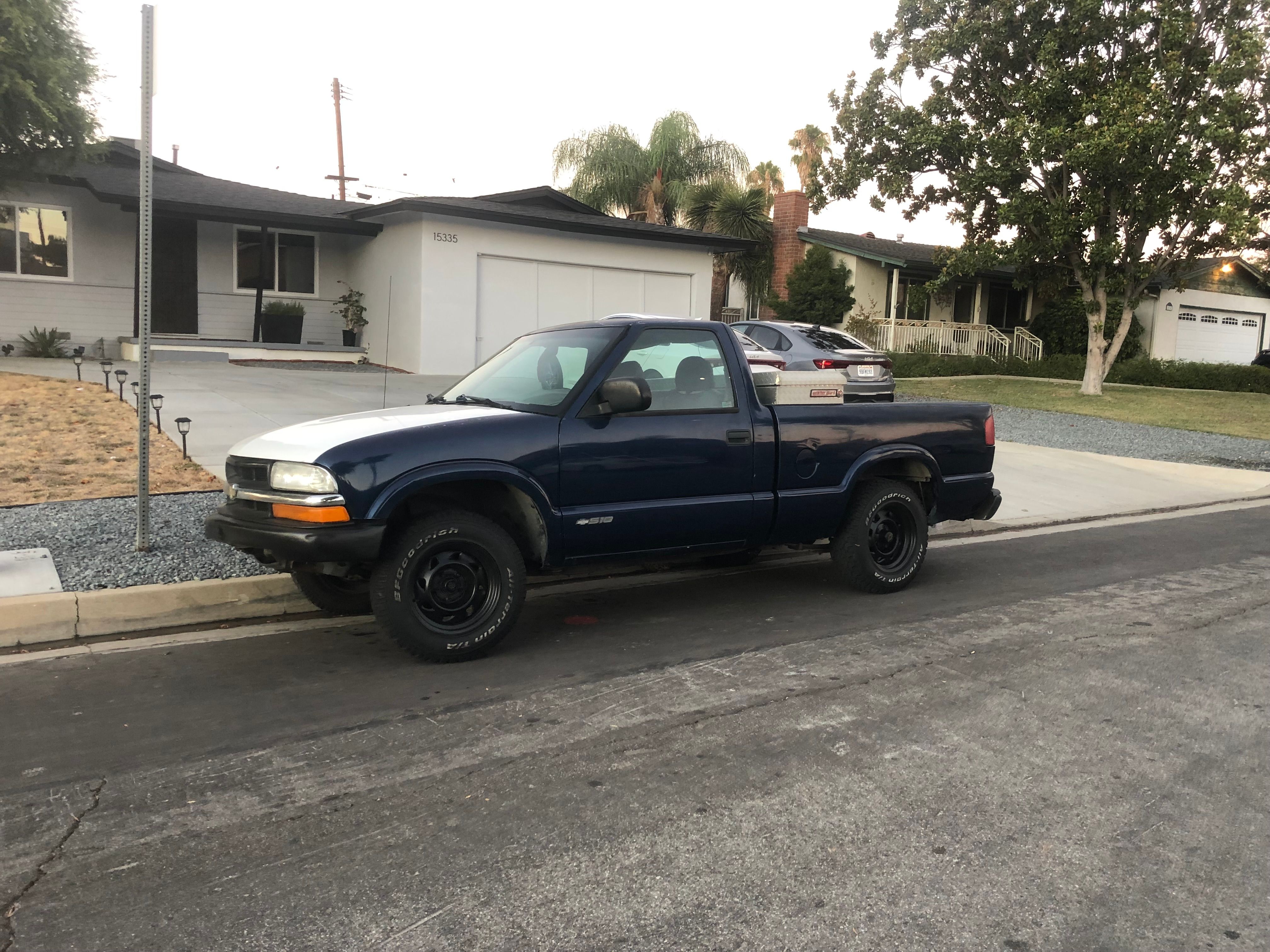 Used 2001 Chevrolet S10 Pickup 2WD Regular Cab image 2
