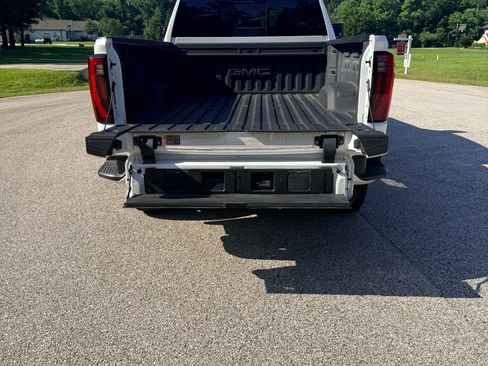 Used 2025 GMC Sierra 3500 Denali Ultimate AWD/4WD image 13