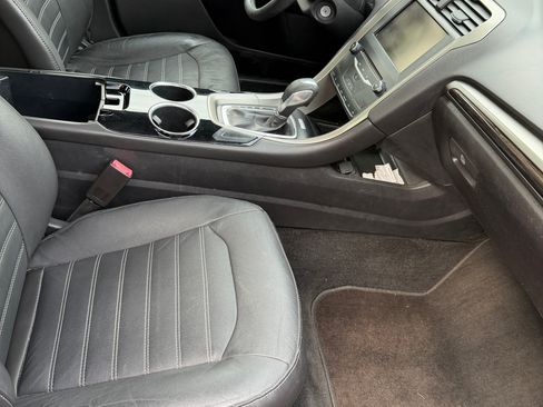 Used 2013 Ford Fusion SE FWD image 18
