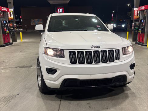 Used 2014 Jeep Grand Cherokee Altitude image 2