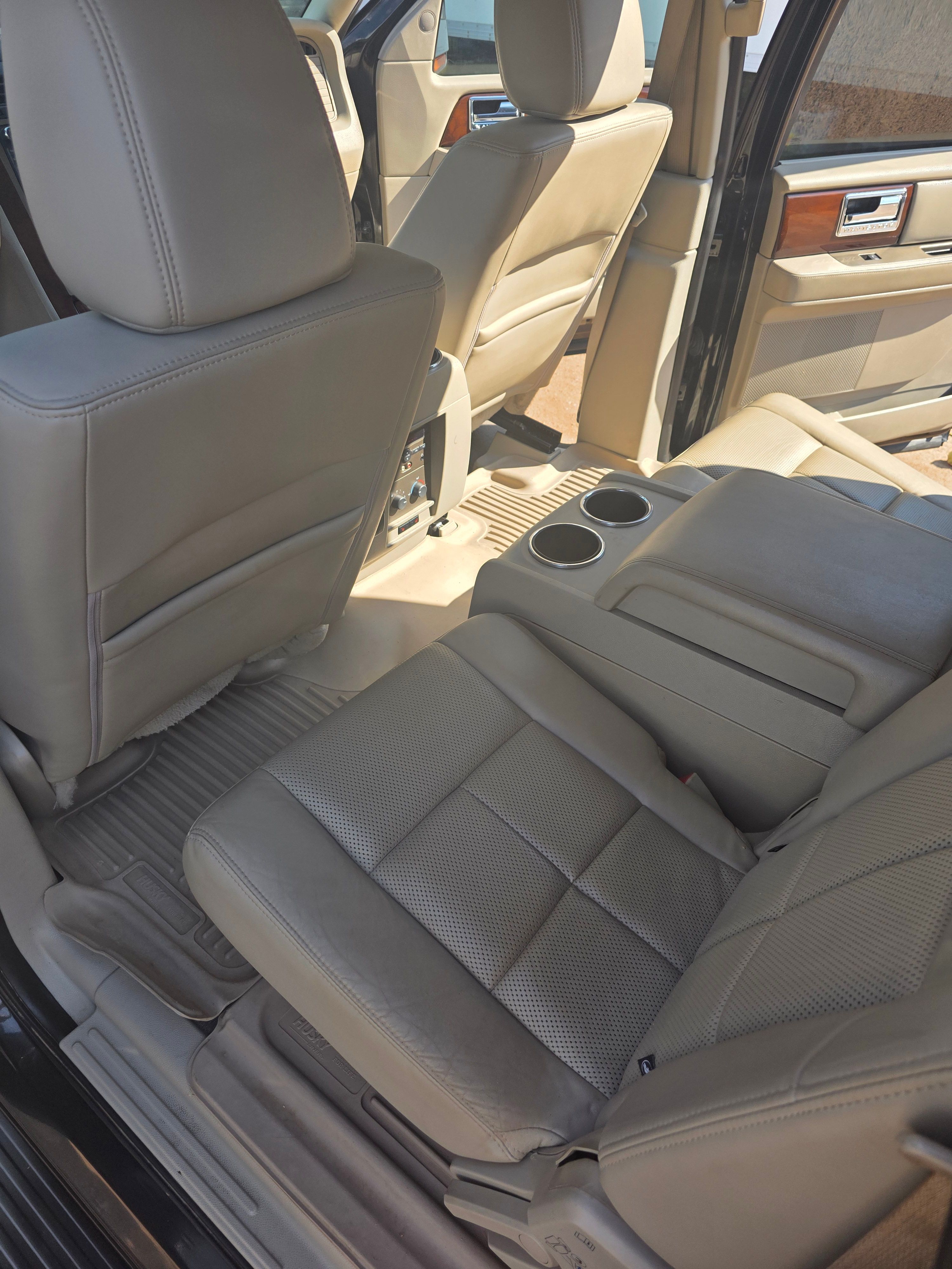 Used 2014 Lincoln Navigator L 4WD image 10