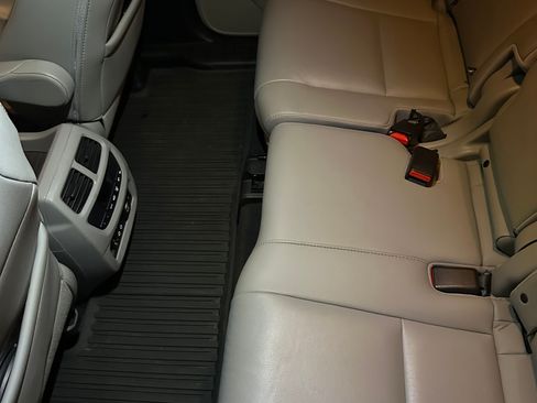 Used 2017 Honda Pilot Touring image 17