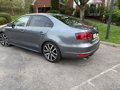 Used 2013 Volkswagen Jetta GLI Autobahn FWD image 4