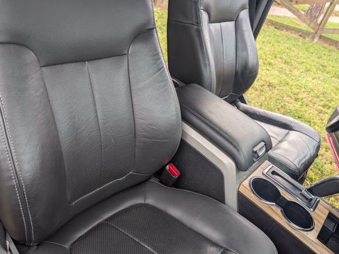 Used 2011 Ford F150 Lariat w/ Lariat Chrome Pkg image 11