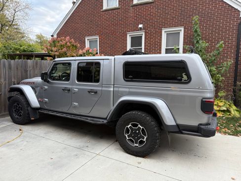 Used 2021 Jeep Gladiator Mojave image 2